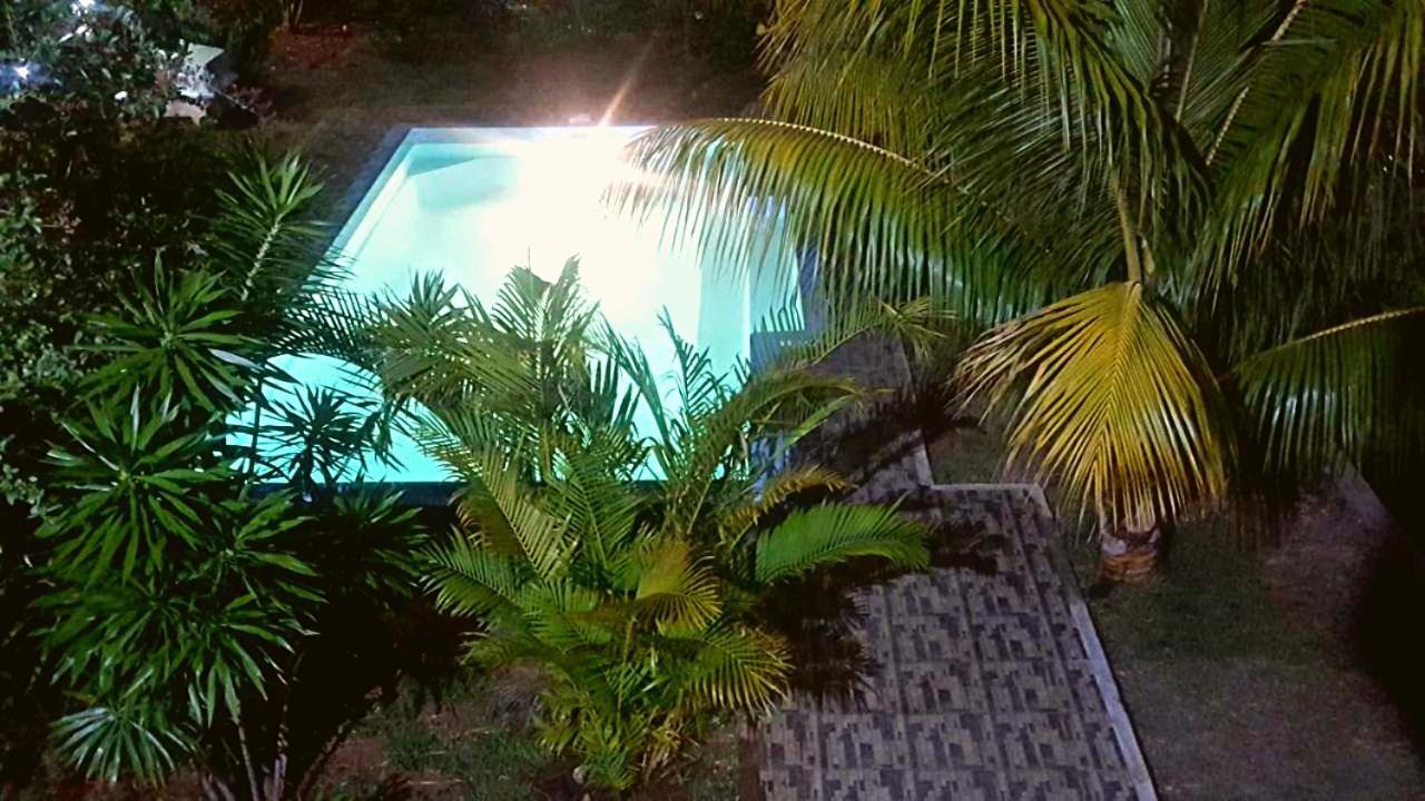 Aux Plaisirs De La Vie Chambre Chez L Habitant Flic-en-Flacq 외부 사진